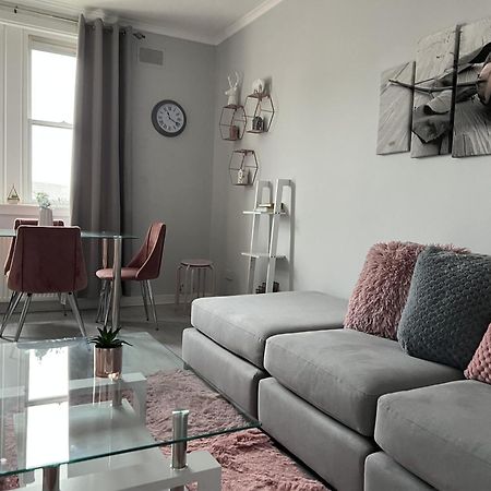Captivating 2-Bed Apartment In Керколді Екстер'єр фото