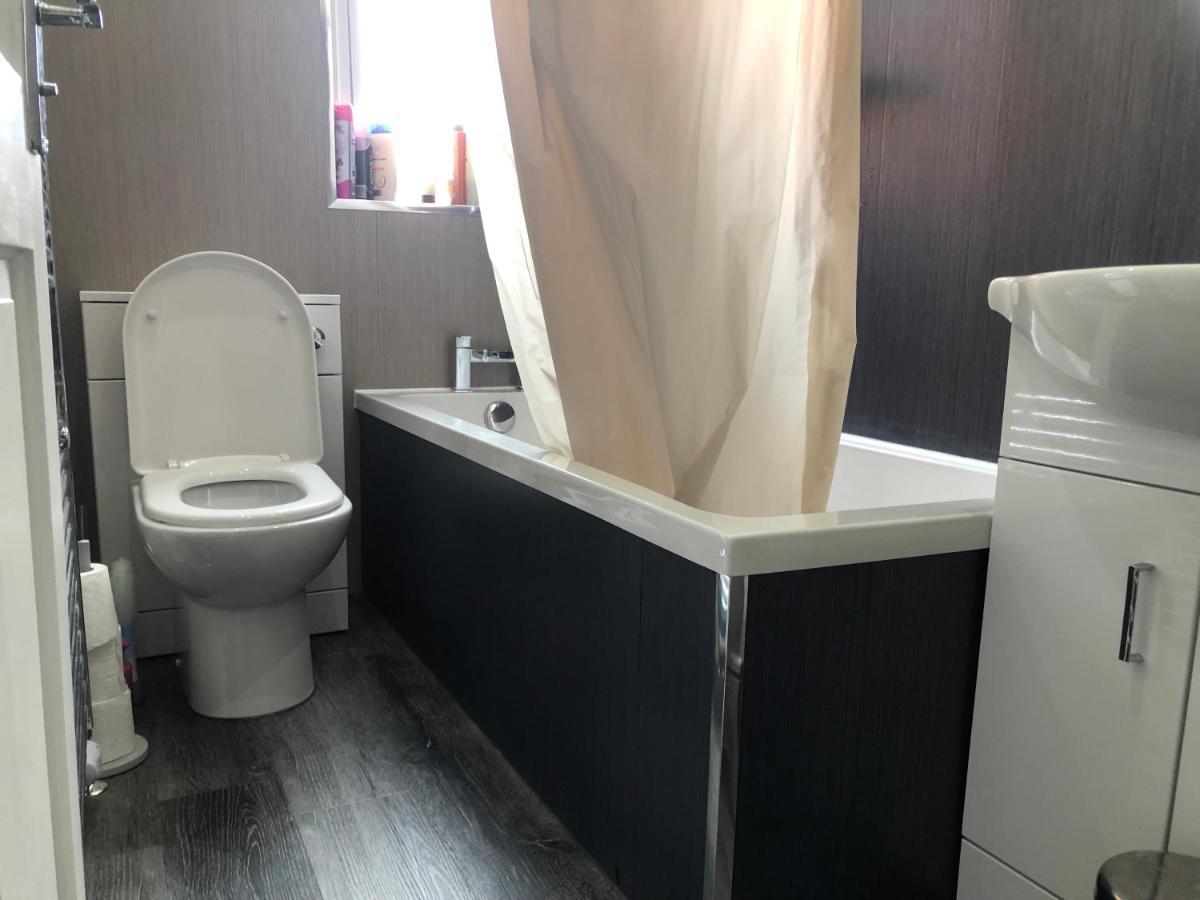 Captivating 2-Bed Apartment In Керколді Екстер'єр фото